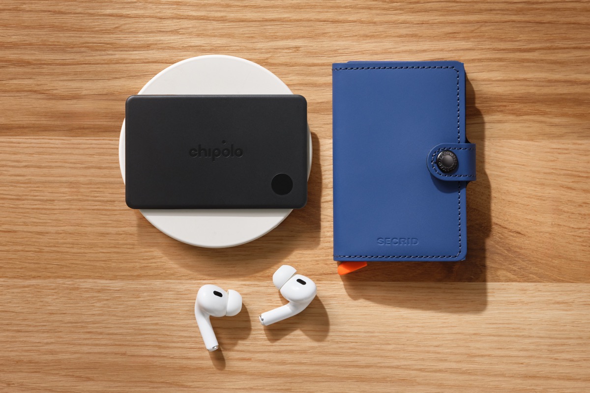 Chipolo CARD op een draadloze Qi-oplader