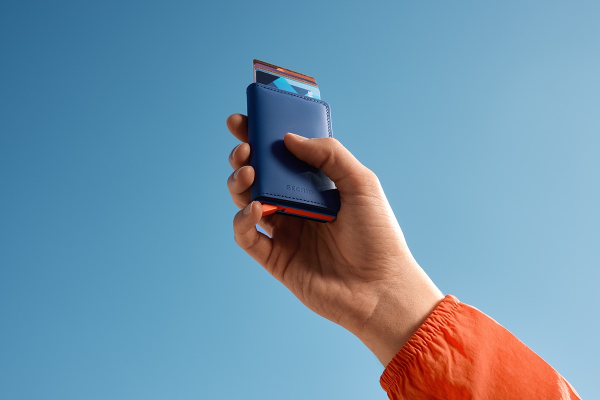 Secrid Miniwallet met pasjes uitgeschoven